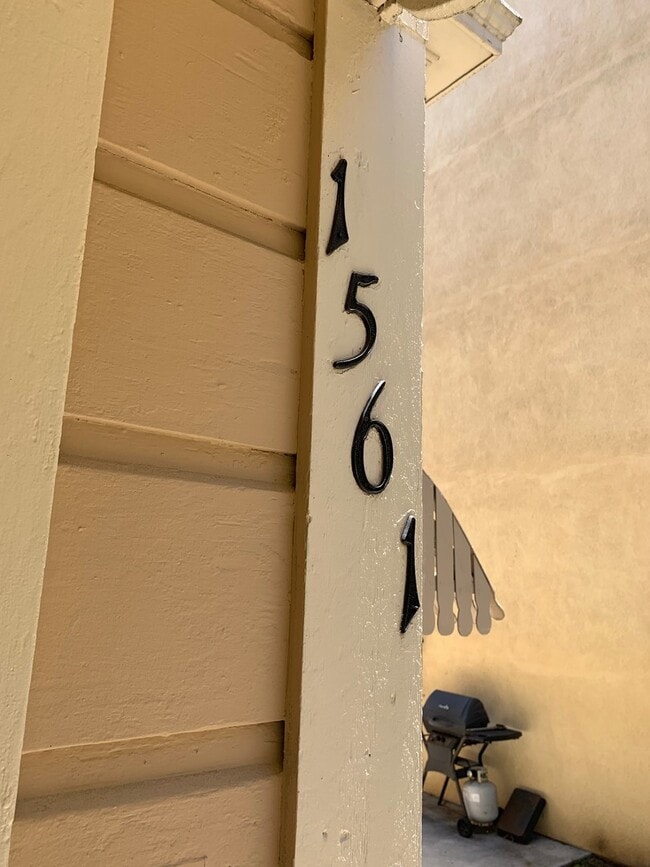 Building Photo - Cortez Hills: Large studio ready for immediate move in!