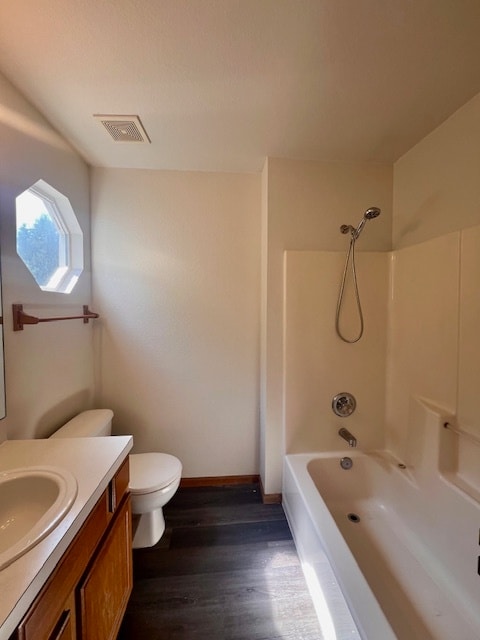 Primary En Suite - 404 Emerald Ct