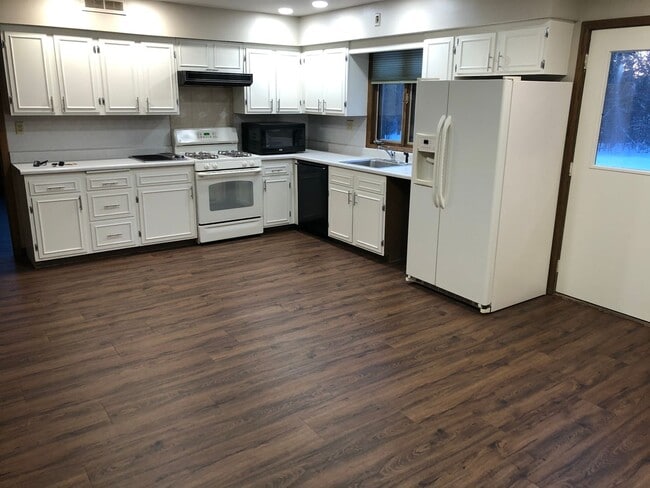 Building Photo - Recently Renovated 3-bedroom Home near Monk Botanical Gardens