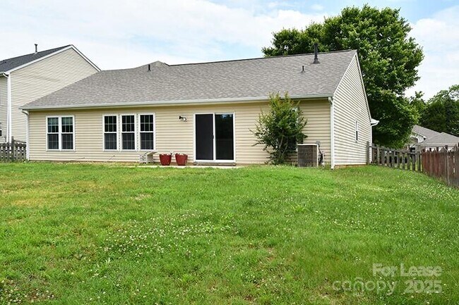 Building Photo - 129 Bosburg Dr