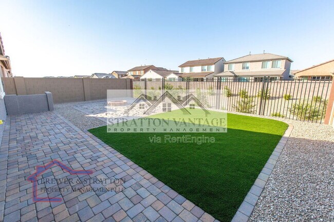 Building Photo - 9638 E Tesla Ave