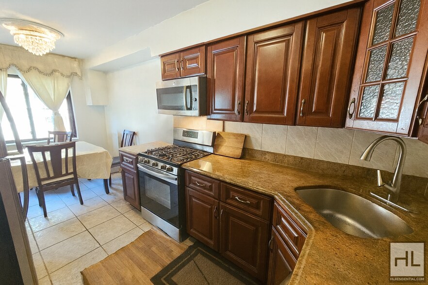 Building Photo - Spacious 2-Bedroom Apartment for Rent in A...