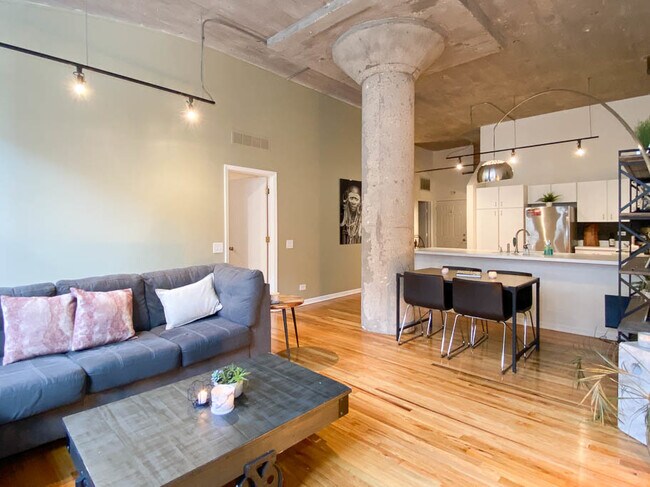 Building Photo - 17 N Loomis St