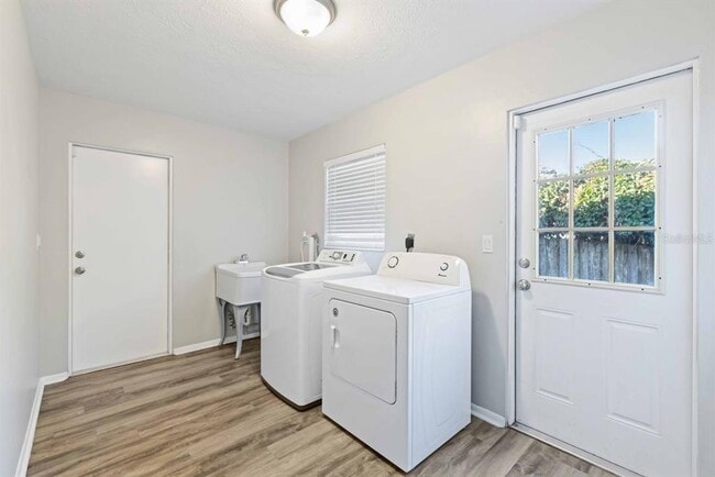 Building Photo - 2545 Clipper Ship Way