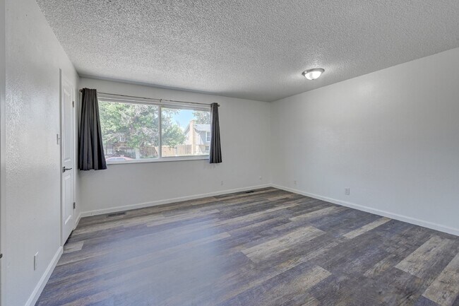 Building Photo - $2,900.00, 5 bed, 3 bath in Denver with Fi...