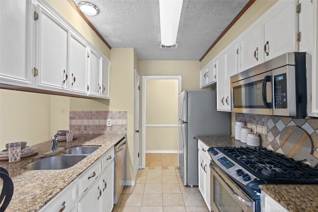 Building Photo - 2526 Downs Cir