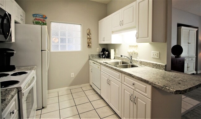 Building Photo - Updated Furnished Condo in Niceville!