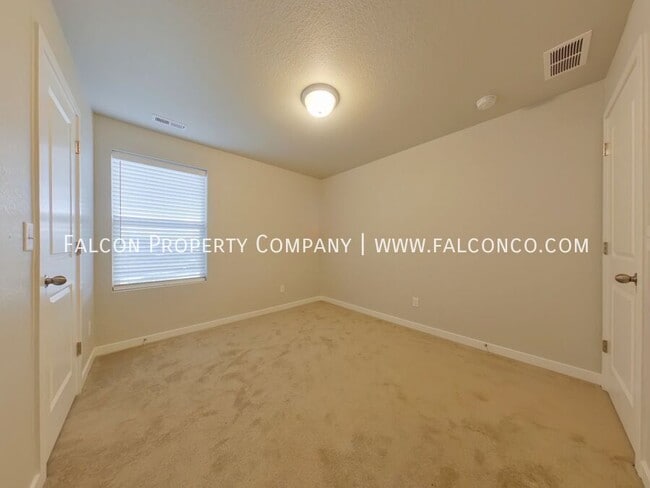Building Photo - 6381 Wingding Point