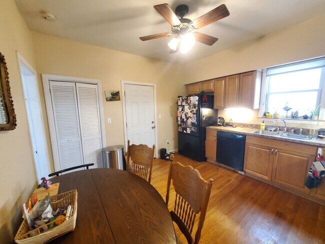 Building Photo - 72 Marshall St