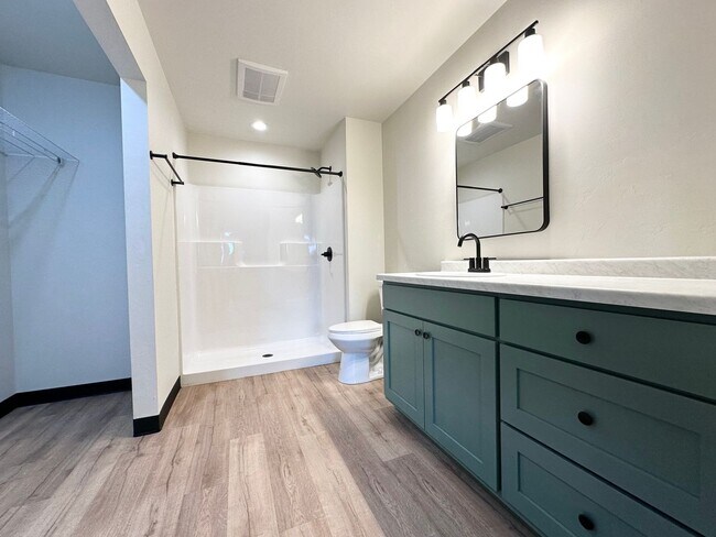 Building Photo - 533 Rustic Ridge Dr