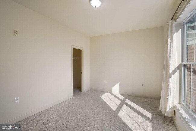 Building Photo - 525 Belmont Bay Dr