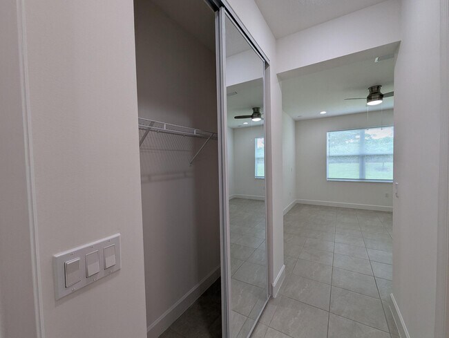 Building Photo - 13541 SW Oceanus Blvd