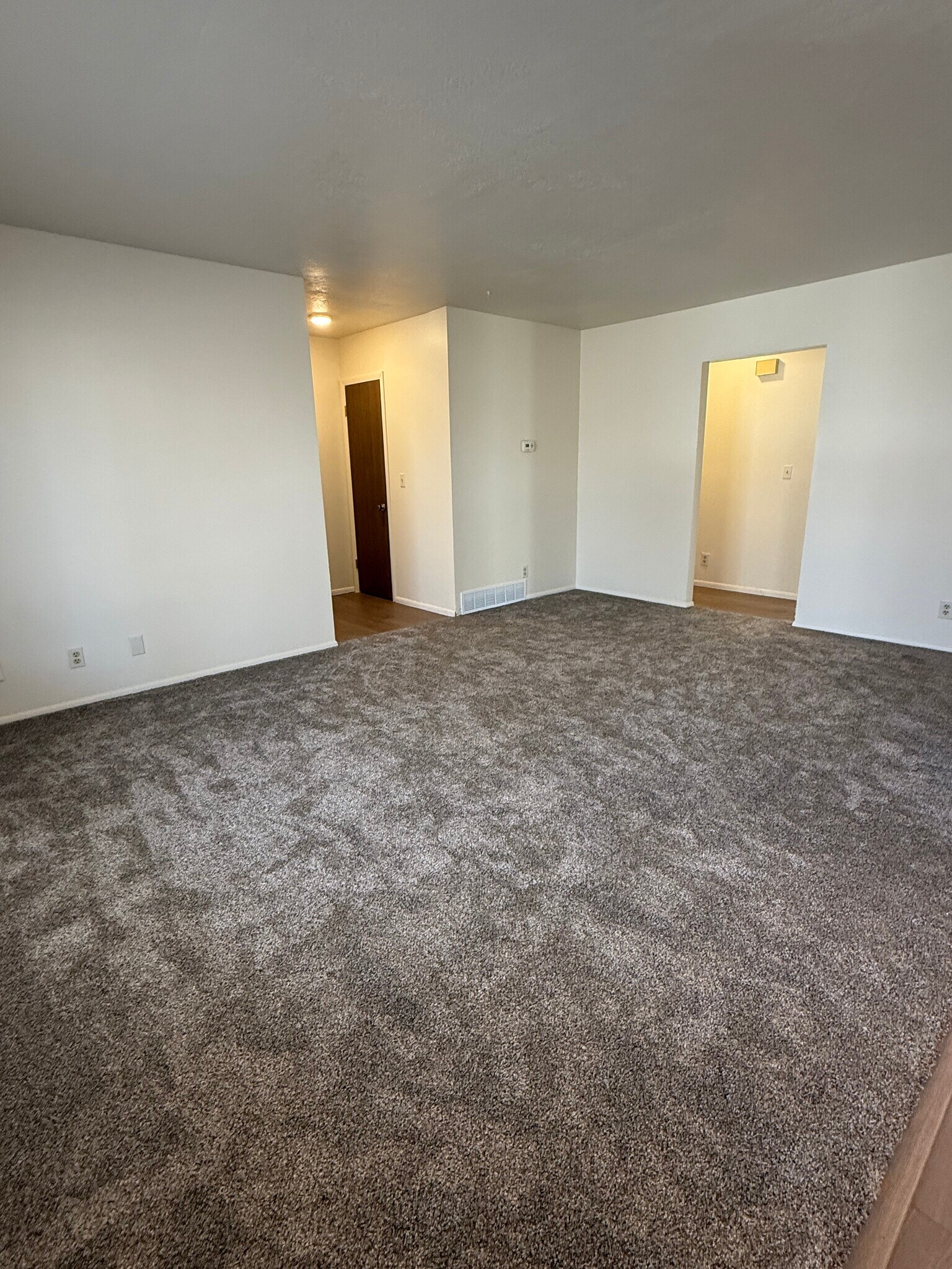 Building Photo - 3943 S 700 W