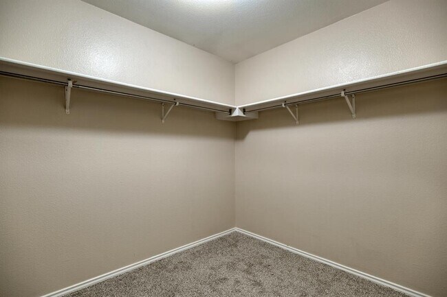 Building Photo - 7537 Redrick Dr