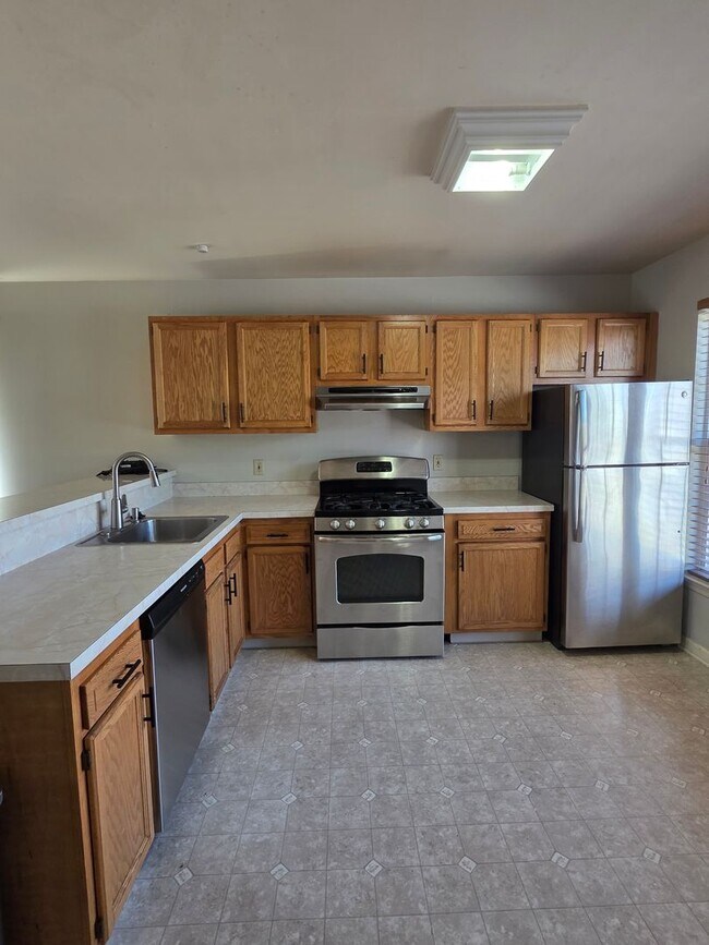 Building Photo - Browntown Twin Home