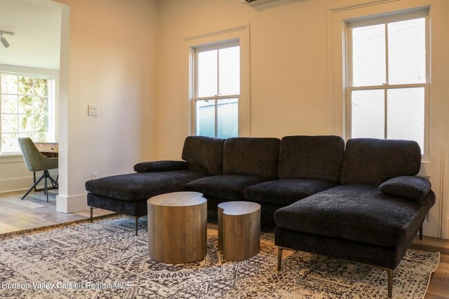 Building Photo - 18 Rock City Rd