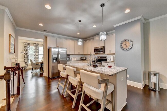 Building Photo - 2185 Mission View Dr NW