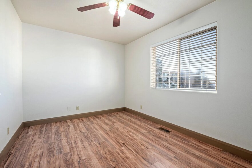 Building Photo - 1852 N Wedgewood Ln