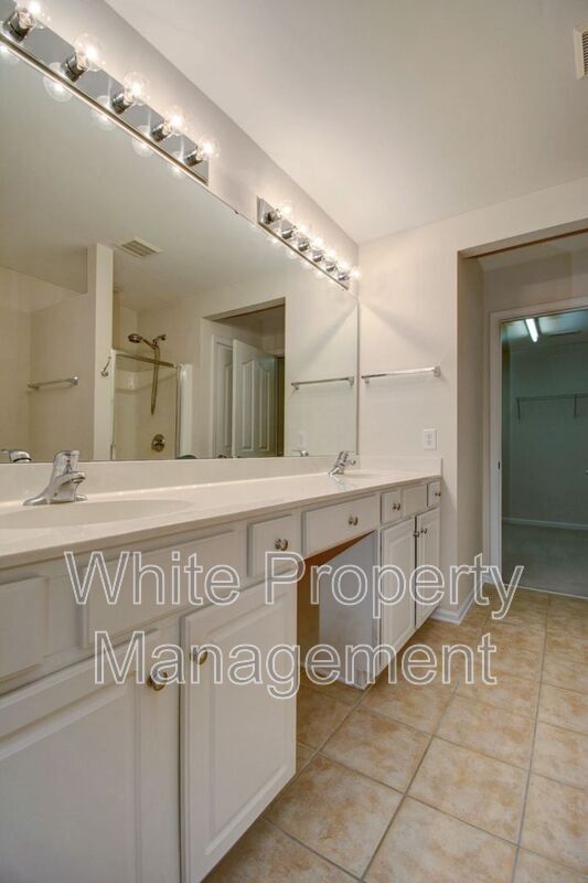 Building Photo - 10146 Blakeney Preserve Dr