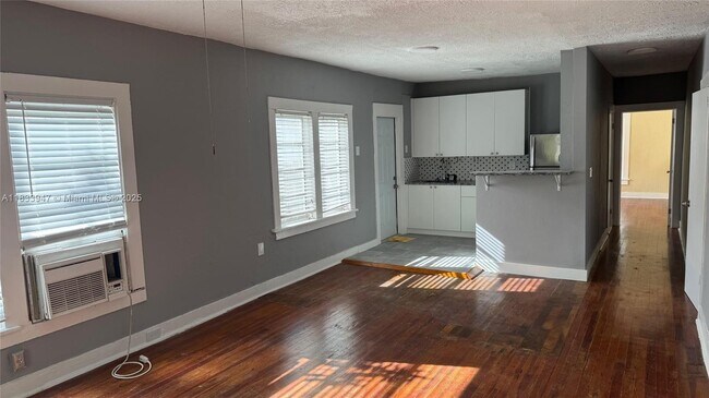 Building Photo - 1849 Dewey St