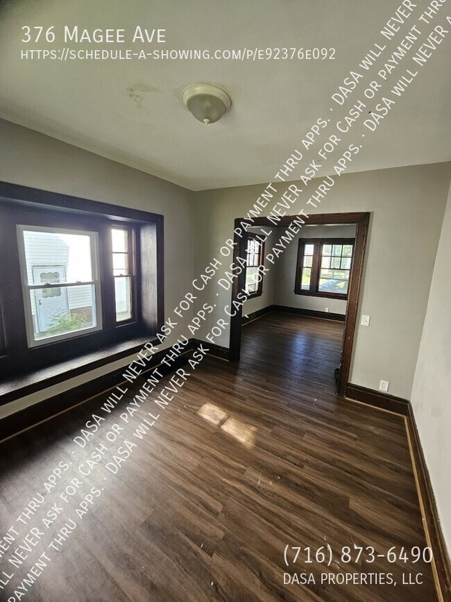 Building Photo - 376 Magee Ave