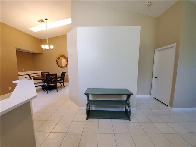 Building Photo - 7546 Pinewalk Dr S