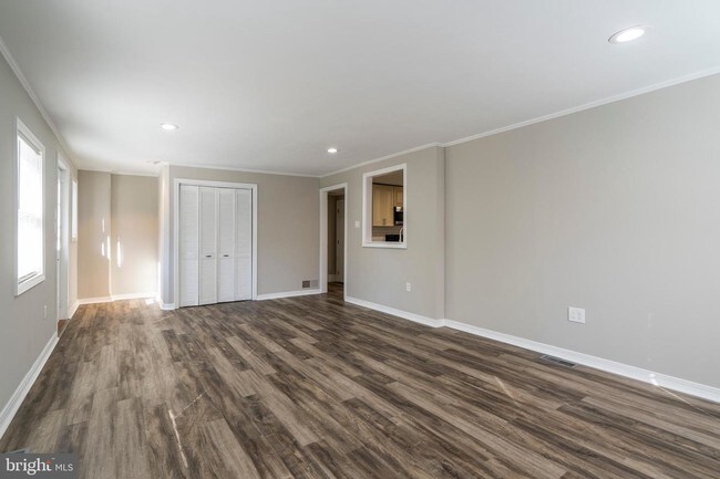 Building Photo - 338 Poplar Ave