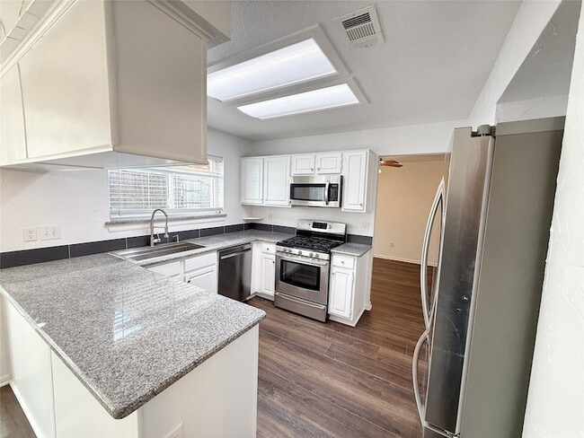 Building Photo - 1713 River Birch Dr