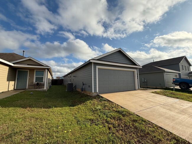 Building Photo - Dream Home in Seguin- 3 Bedroom / 2 Bath -...