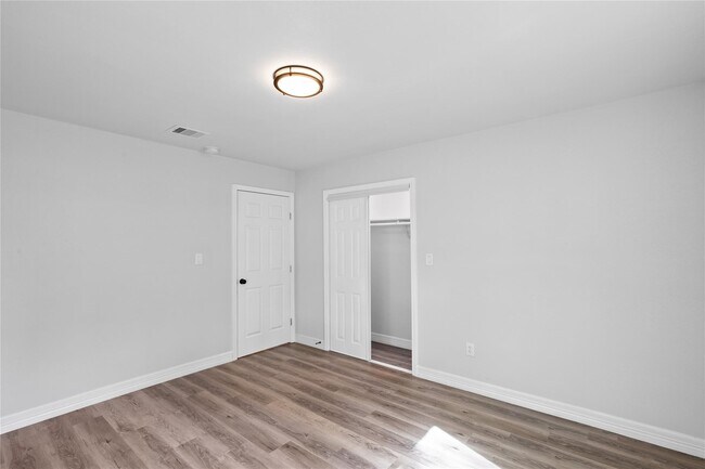 Building Photo - 524 Dunnam Ave