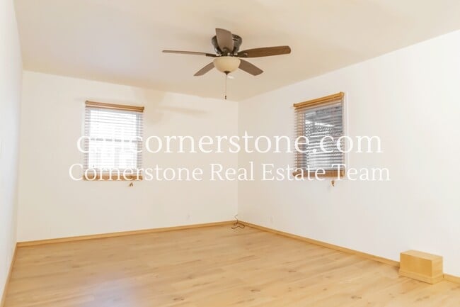 Building Photo - 411 E Cheyenne Rd