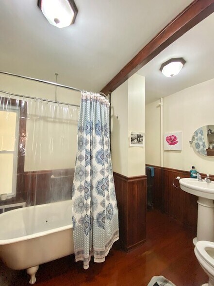 Building Photo - 137 Marcella St