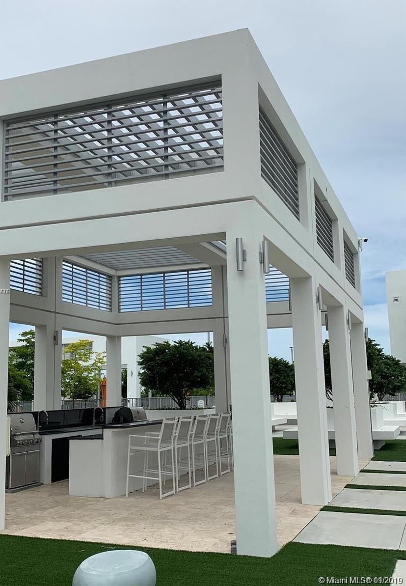 Building Photo - 10260 NW 63rd Ter