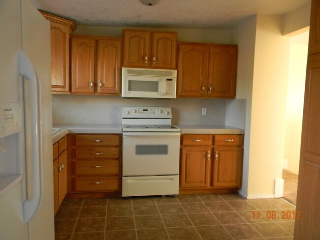 Building Photo - Beautiful Home in Clinton for Rent with Huge Yard