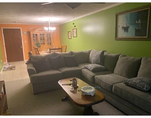 Building Photo - 10 Kenmar Dr