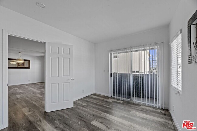 Building Photo - 1811 Manning Ave