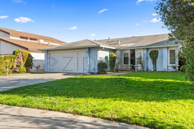 Building Photo - 33739 Slender Ct