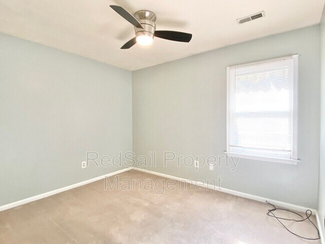 Building Photo - 707 Mandy Trail