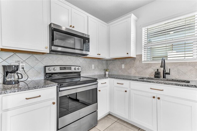 Building Photo - 747 Citrus Isle Dr