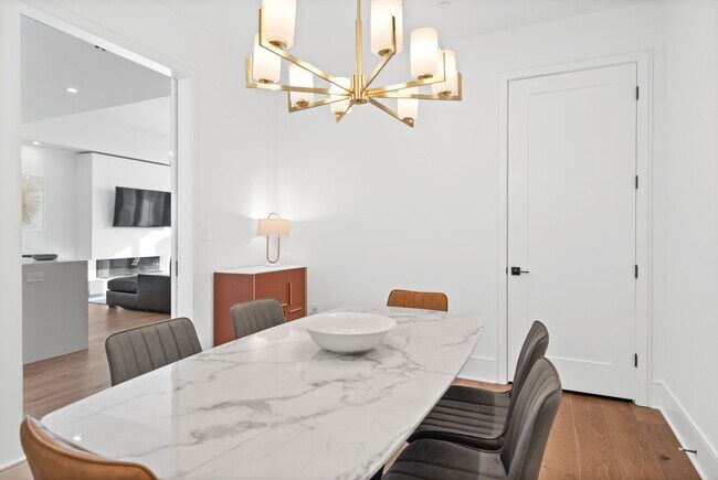 Building Photo - Premier Penthouse Suite at Seven 88 West Midtown-