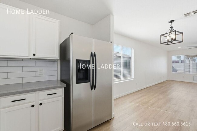 Building Photo - 16030 W Woodlands Ave
