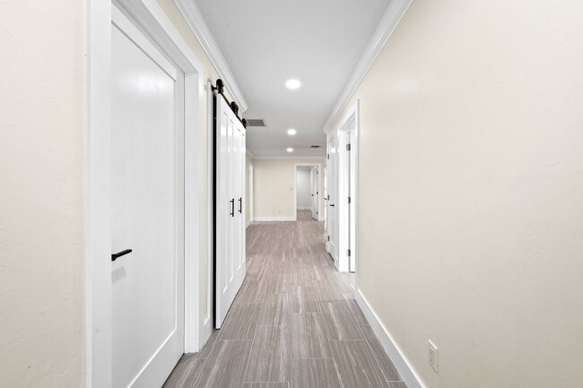 Building Photo - Naples Park - 3 Bedroom, 2 Bathroom - Annu...