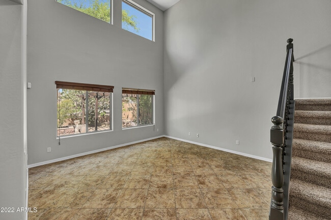 Building Photo - 2142 W Marconi Ave