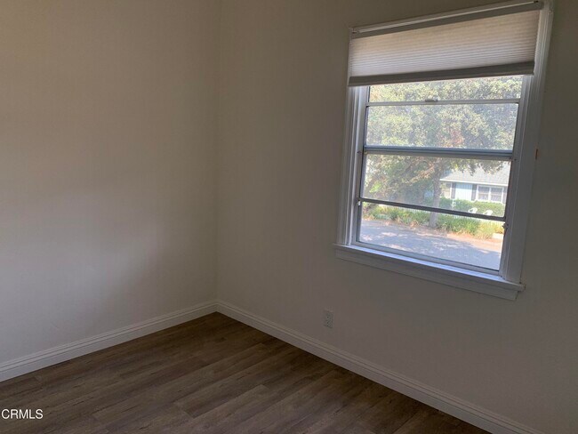 Building Photo - 123 S Grand Oaks Ave