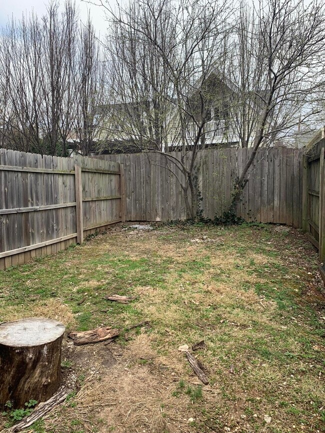 Building Photo - 721 W Main St