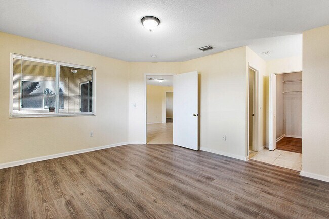 Building Photo - 8460 NW 40th St