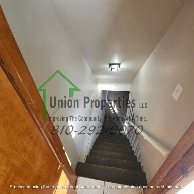 Building Photo - 3033 Pine Grove Ave