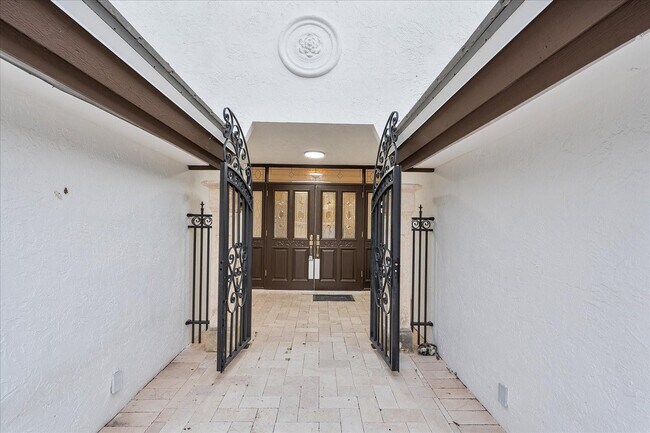 Building Photo - 1421 Ponce de Leon Dr