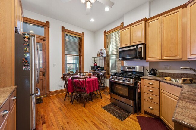Building Photo - 3619 N Janssen Ave