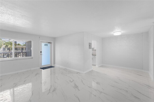 Building Photo - 1030 9th St